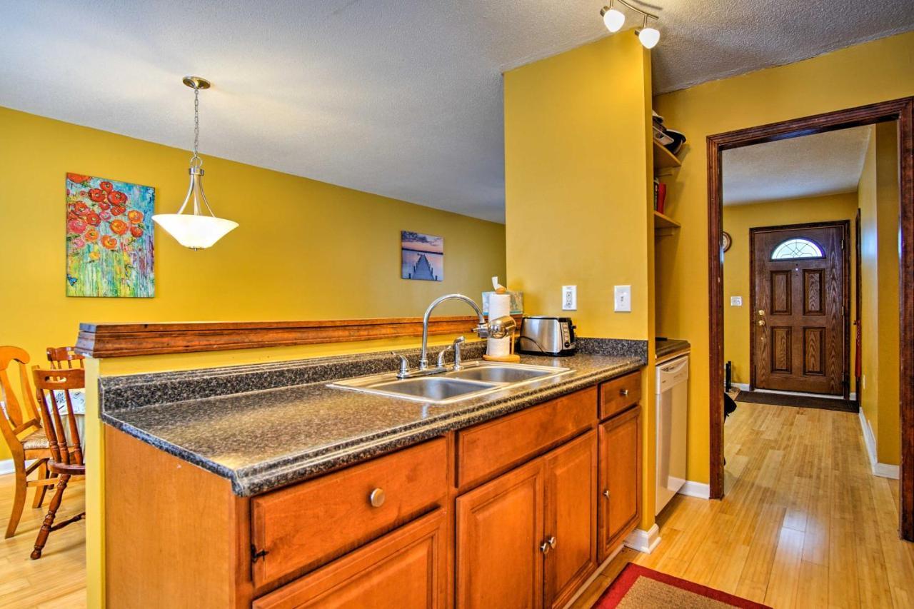 Wooded Twin Lakes Retreat 13 Mi To Lake Michigan! Exterior photo